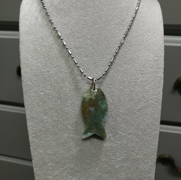 Moss Agate Fish Necklace Natural Gemstone Crystal Fish Pendant Stainless-Steel - Picture 14 of 14